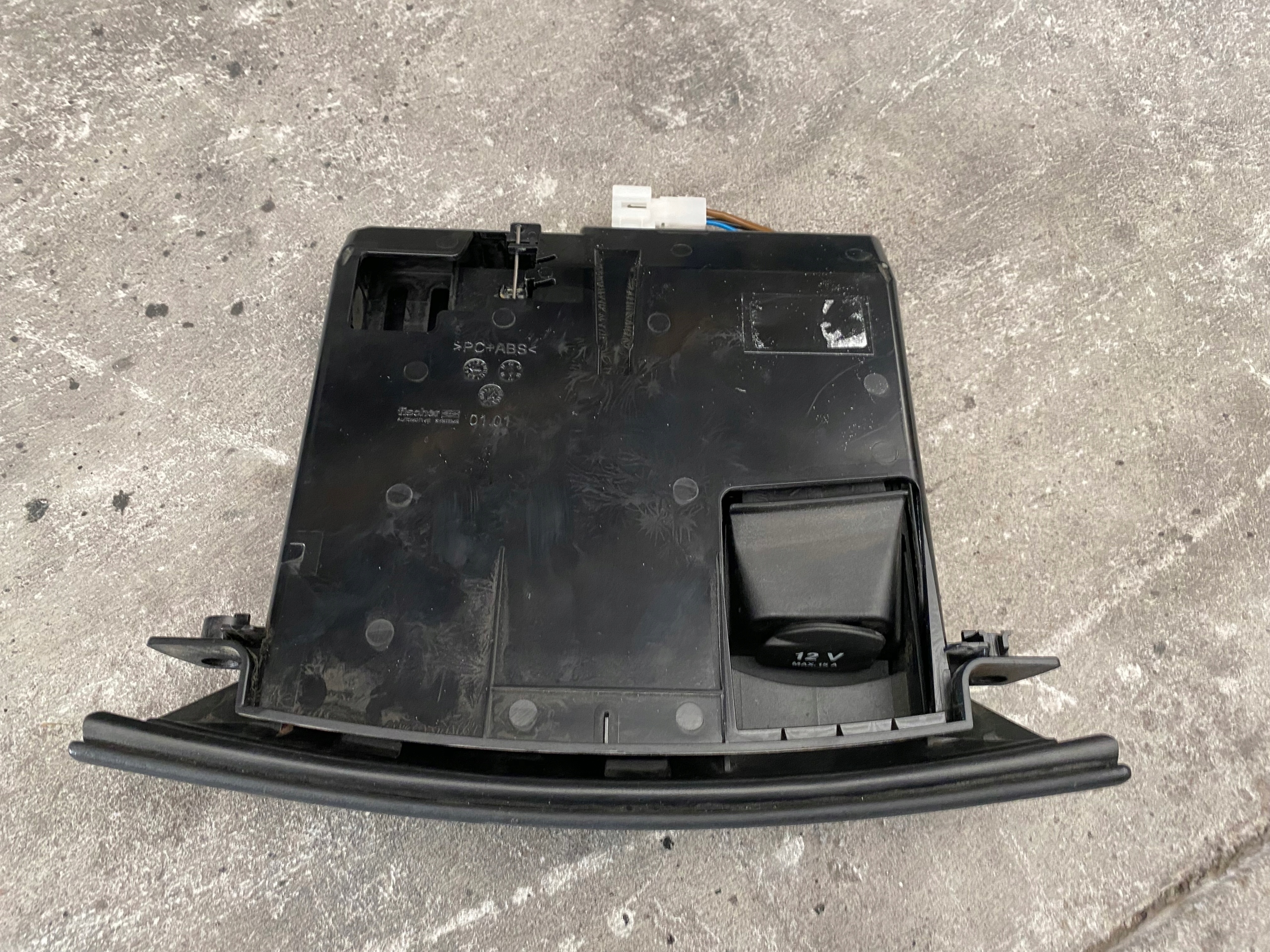 MERCEDES W217 POPIELNICZKA SCHOWEK