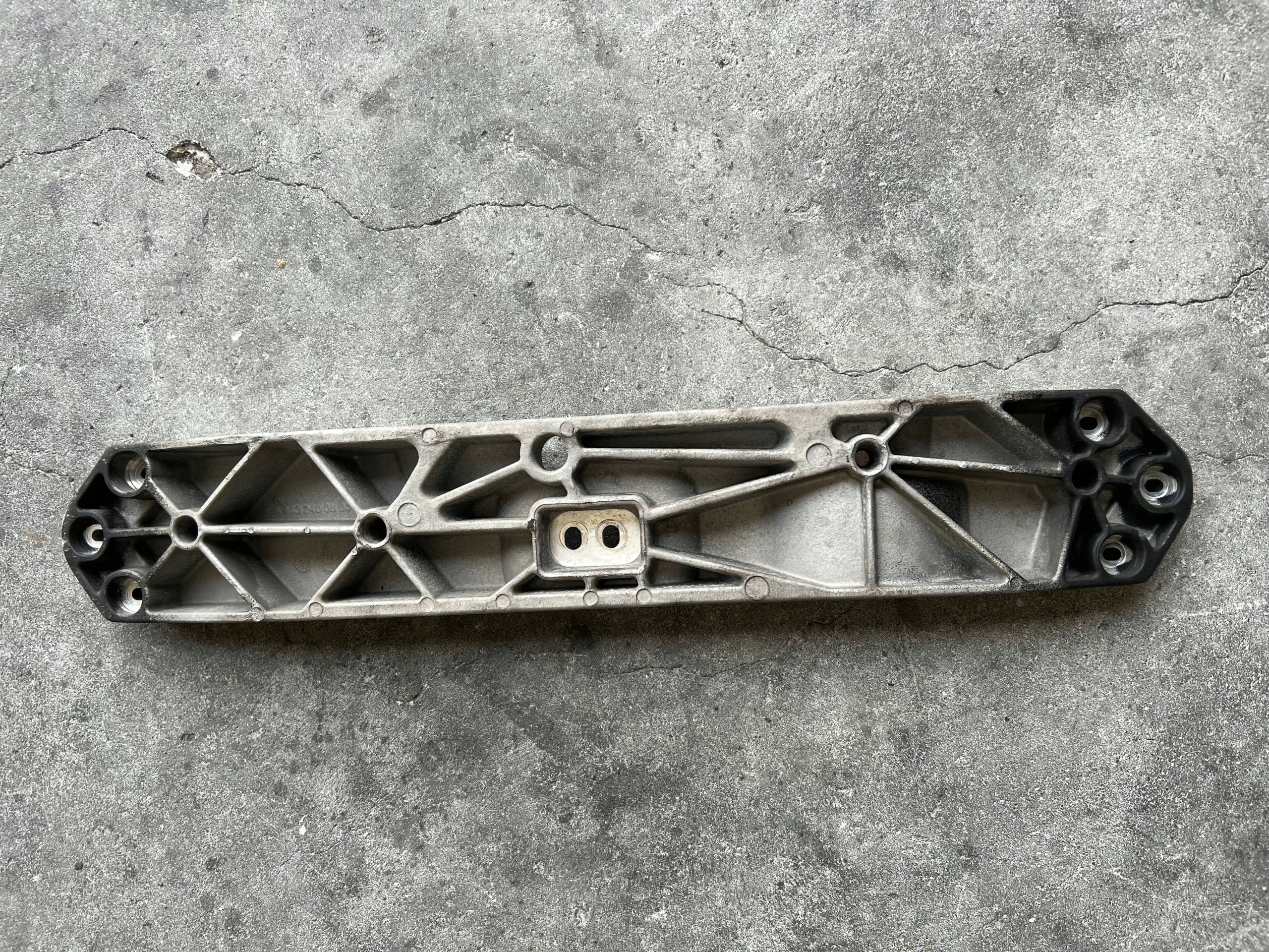 MERCEDES G W463/4 BELKA TYL WSPORNIK A4632400800
