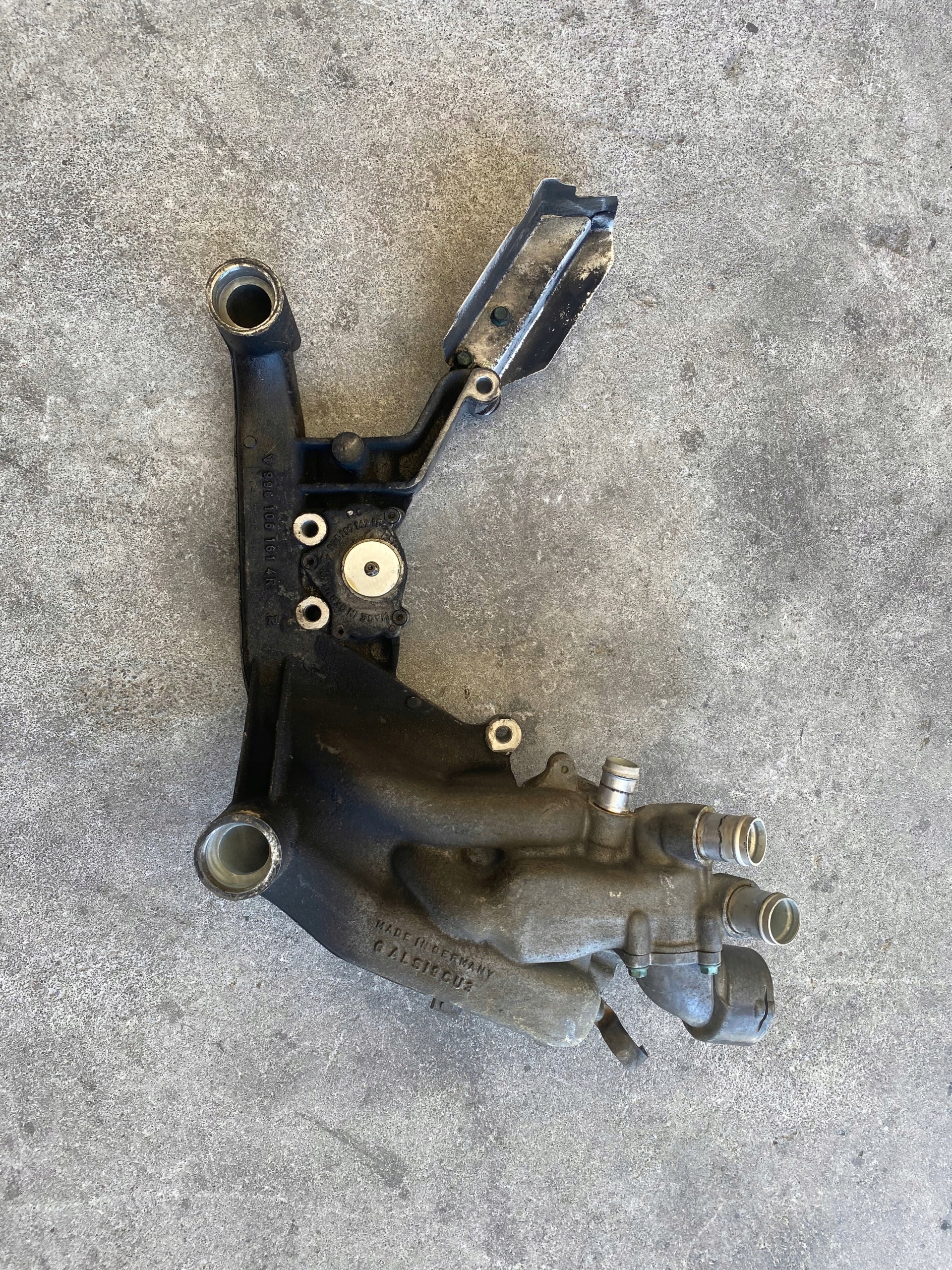 Porsche 997 TURBO 3,6 OBUDOWA TERMOSTATU 9961061614R