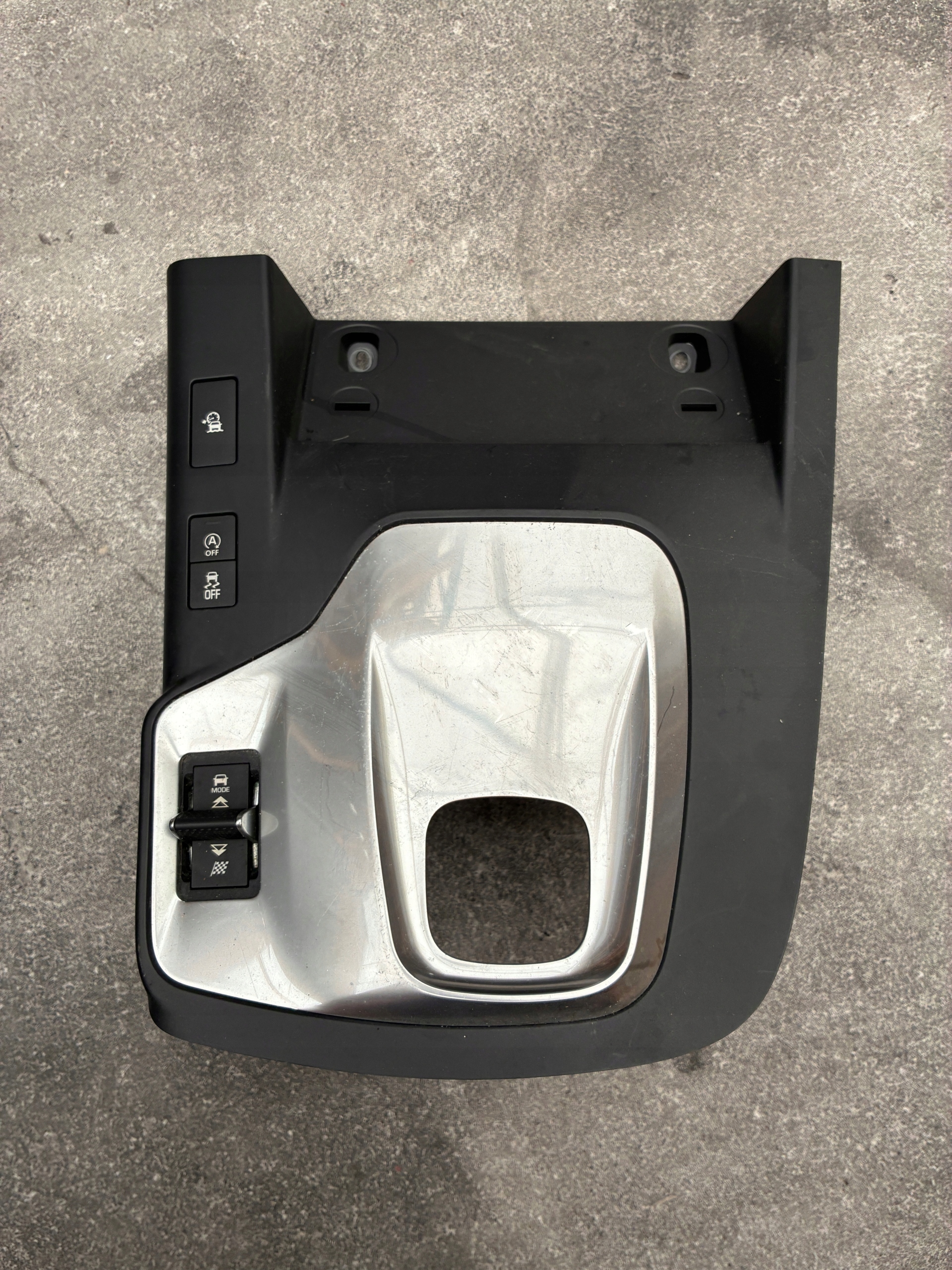 JAGUAR E-PACE PANEL ZMIANY BIEGÓW OSŁONA TUNEL J9C3-045K08-A