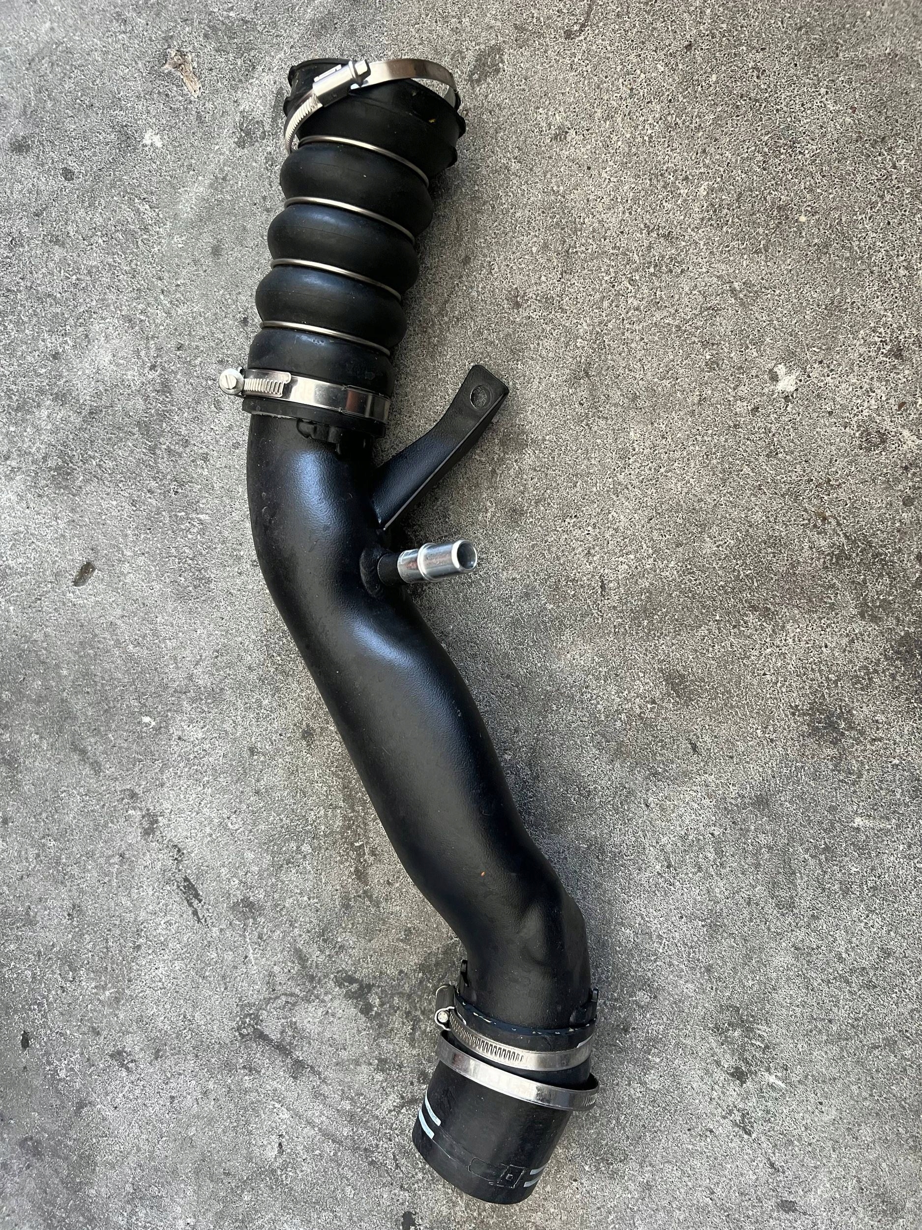 Wąż intercoolera Ferrari 488 Pista 814108