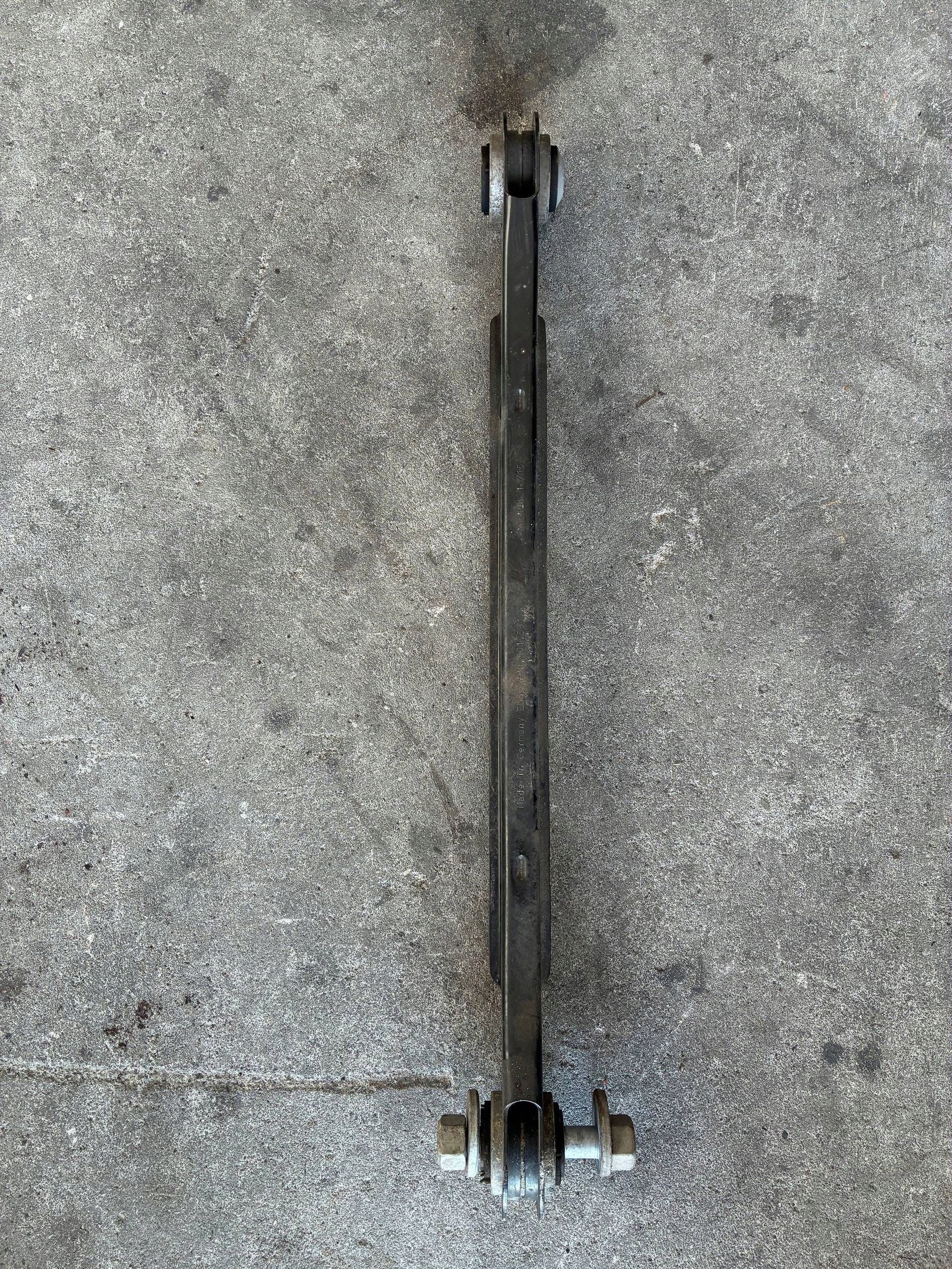 Wahacz tylny Porsche Cayenne 7P5 Lift 7P0501531