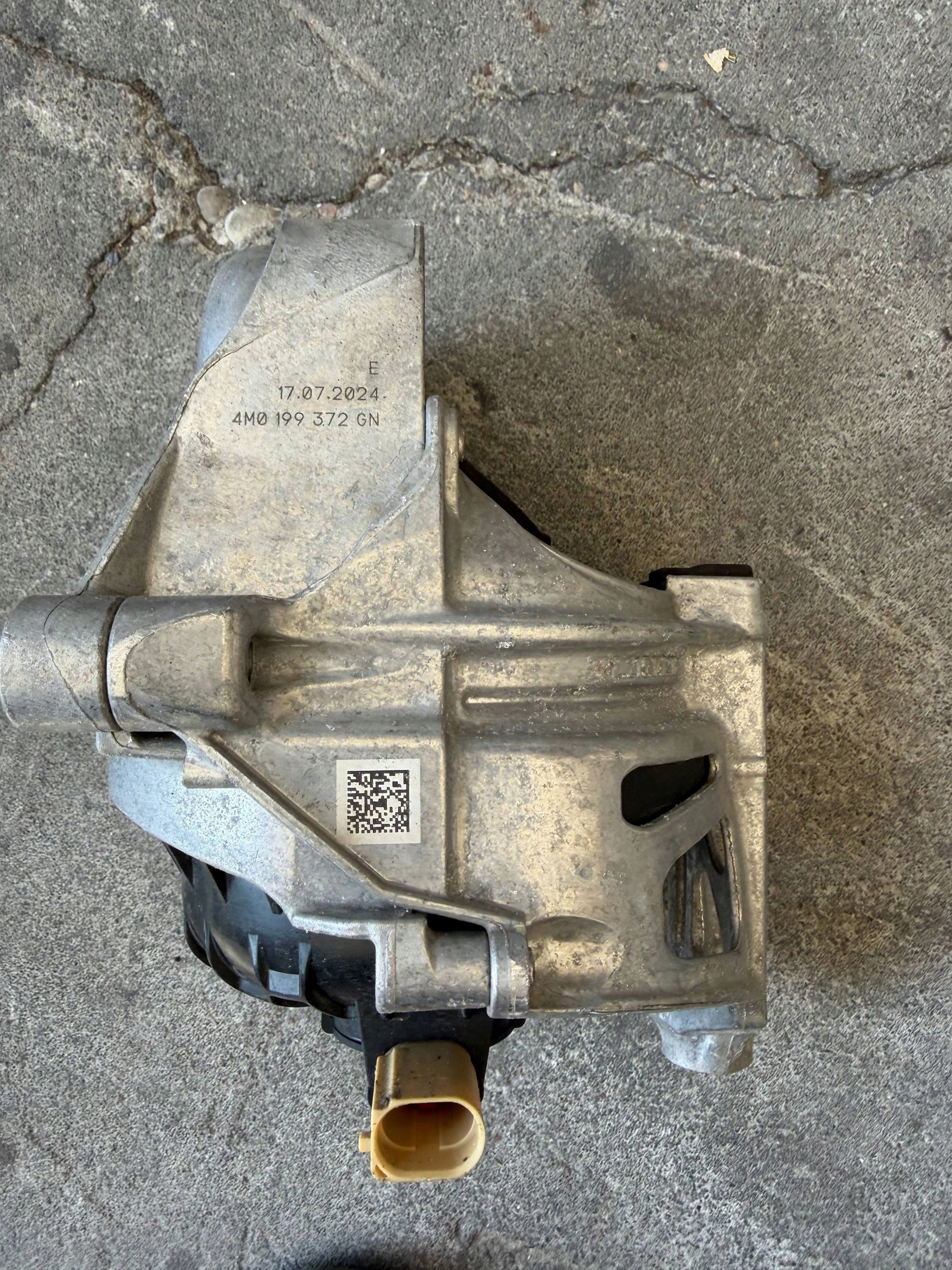 AUDI RS7 RS6 C8 PODUSZKA SILNIKA 4M0199372GN