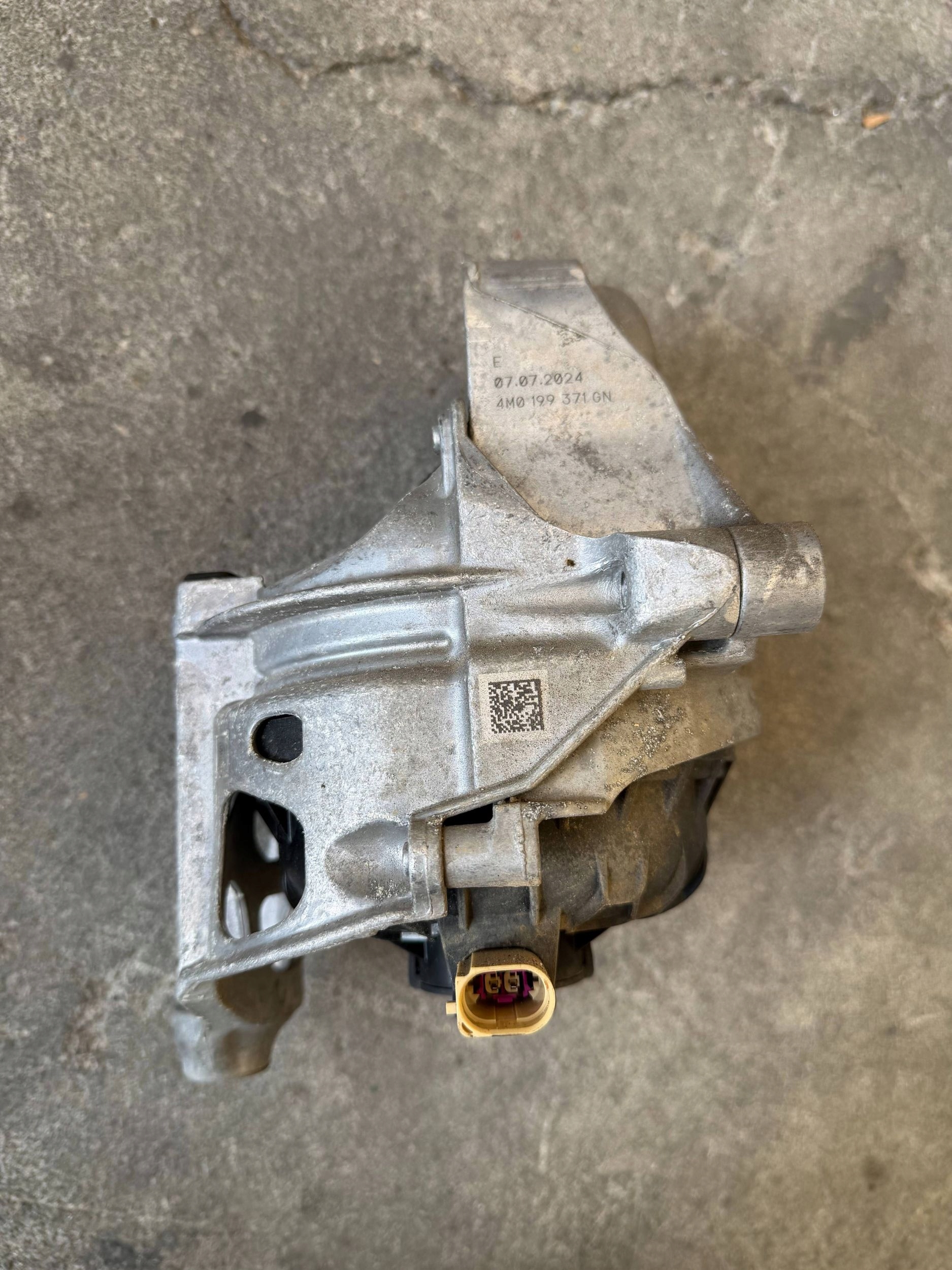 AUDI RS7 RS6 C8 PODUSZKA SILNIKA 4M0199371GN