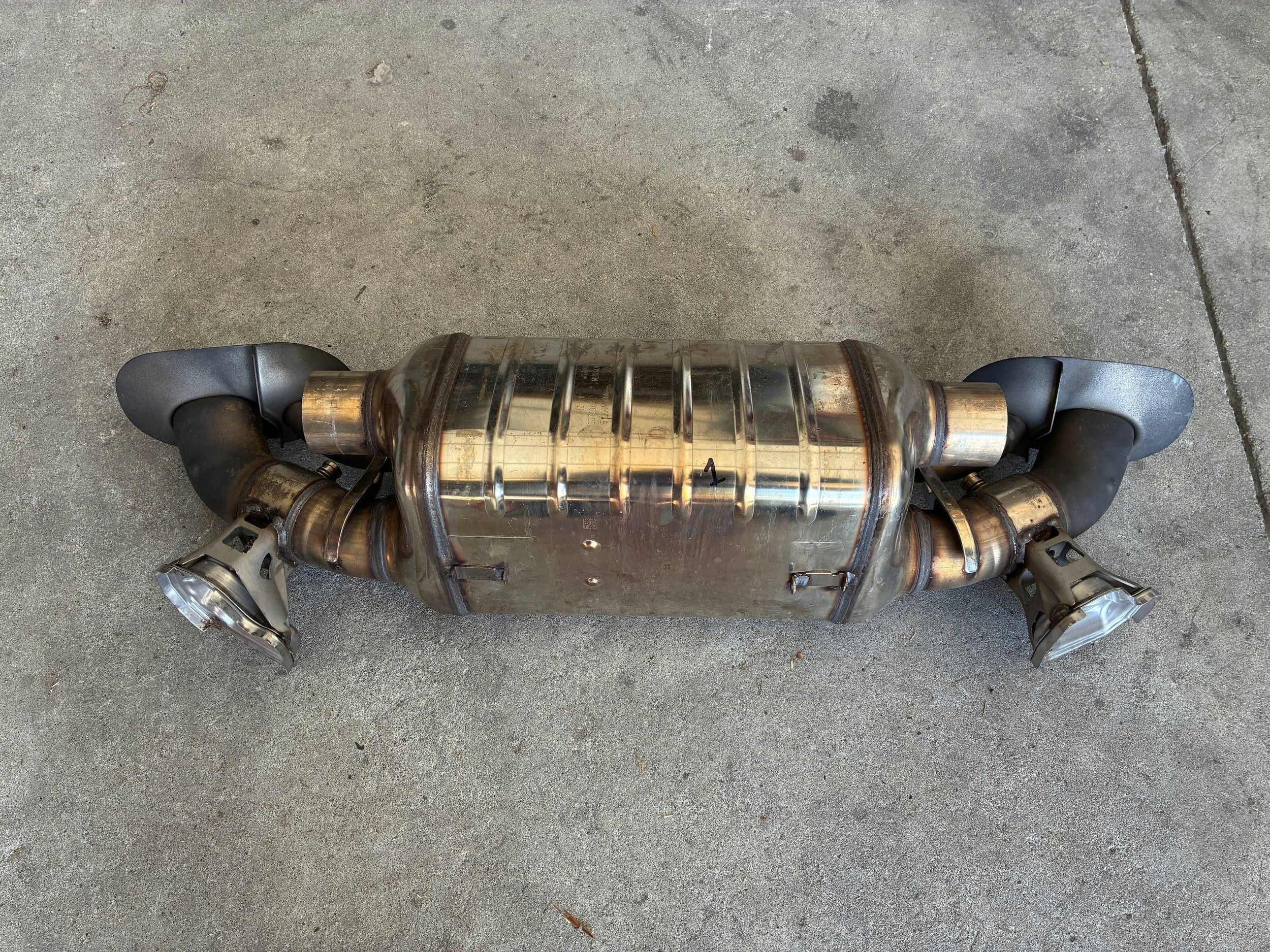 Tylna rura wydechowa Porsche 911 992 992251057B