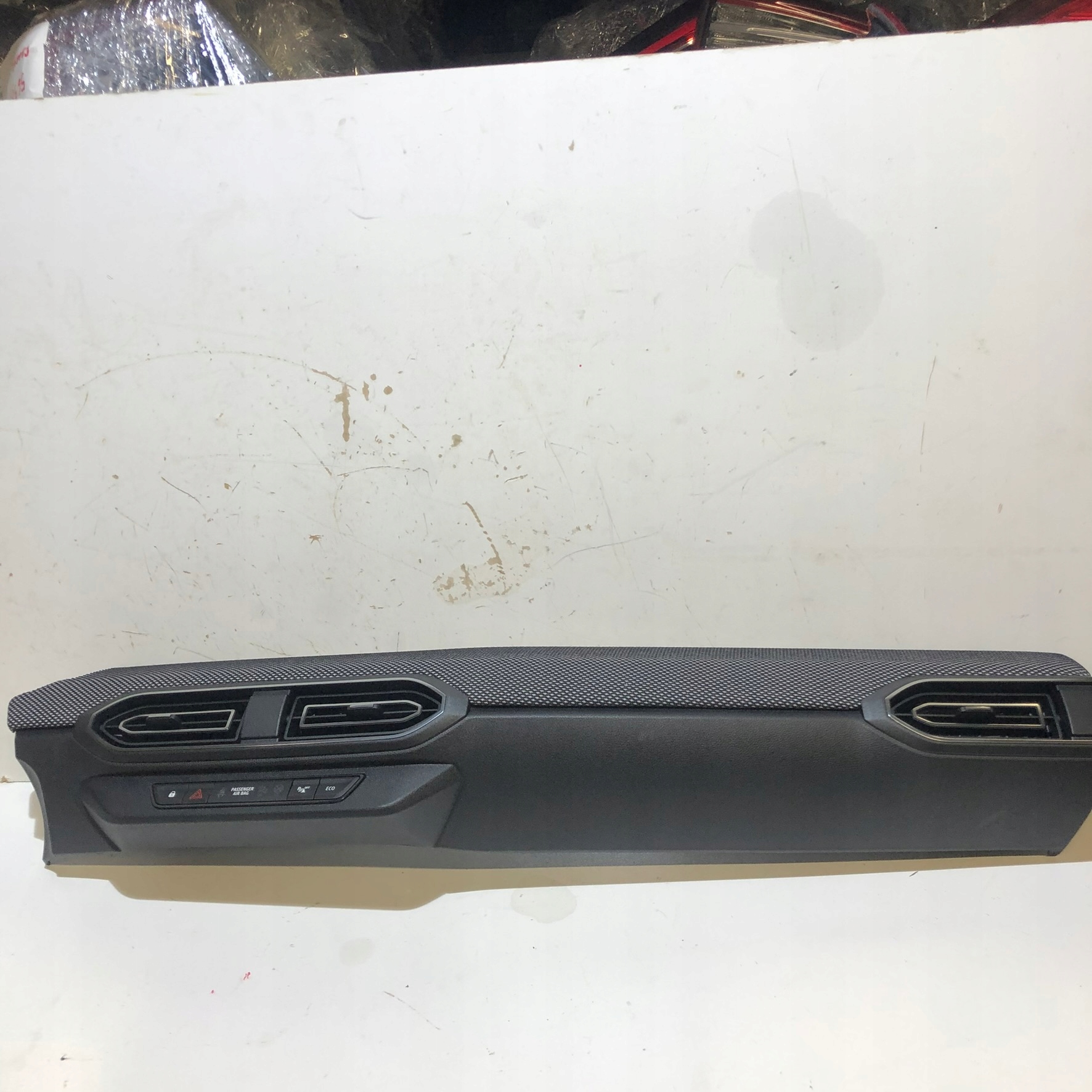 DEKORY W KONSOLE OSŁONA WLOTY 683105675R KRATKI DACIA JOGGER SANDERO III