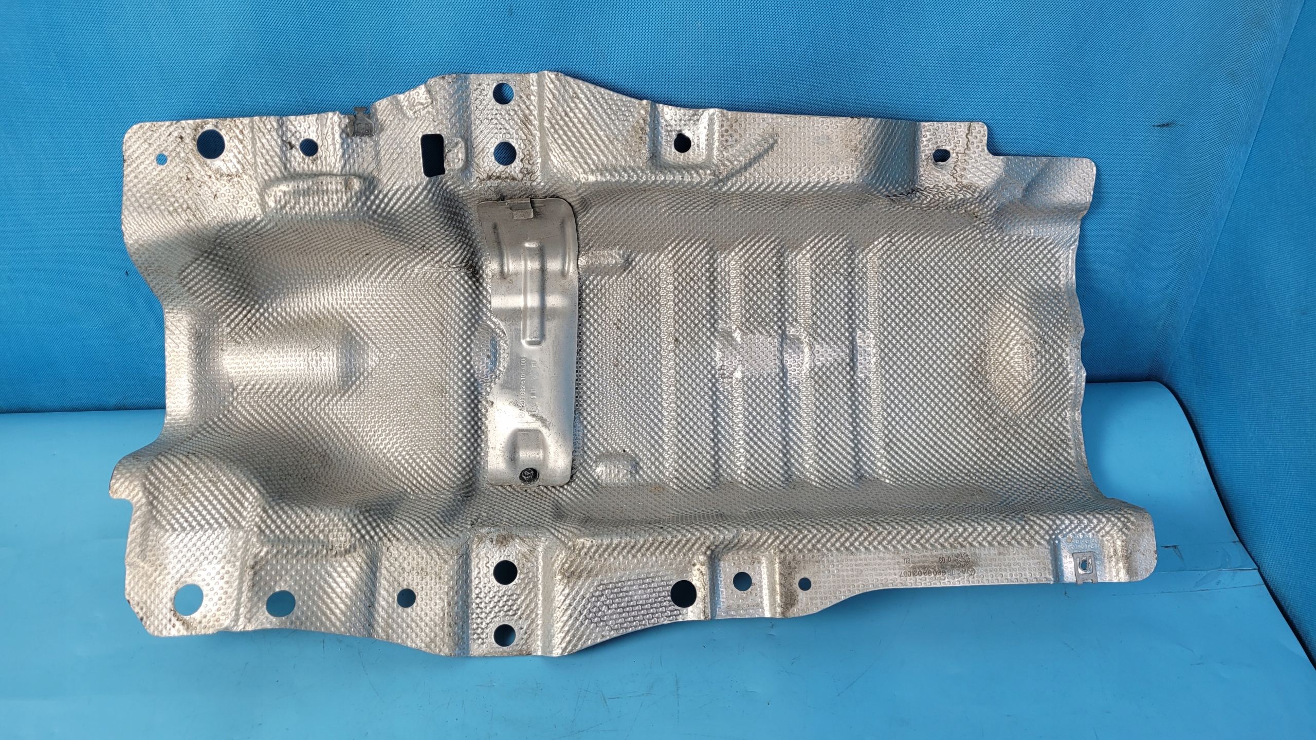 MERCEDES W206 C220 21r OSŁONA TERMICZNA A2066808202 A2066825101