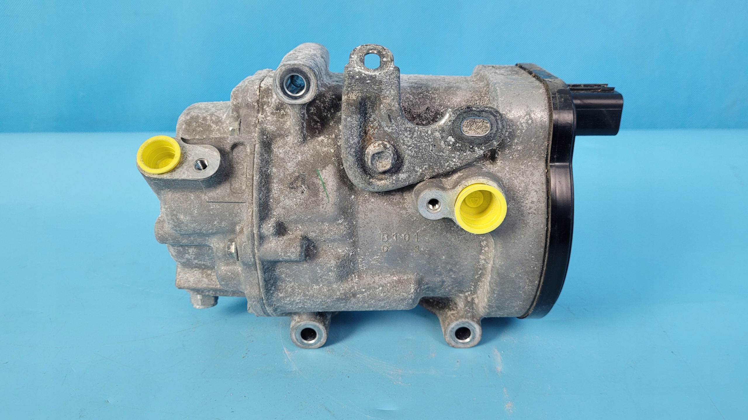 SUZUKI SWACE 1.8 HYBRID 21r SPRĘŻARKA KOMPRESOR KLIMATYZACJI 042400-1202