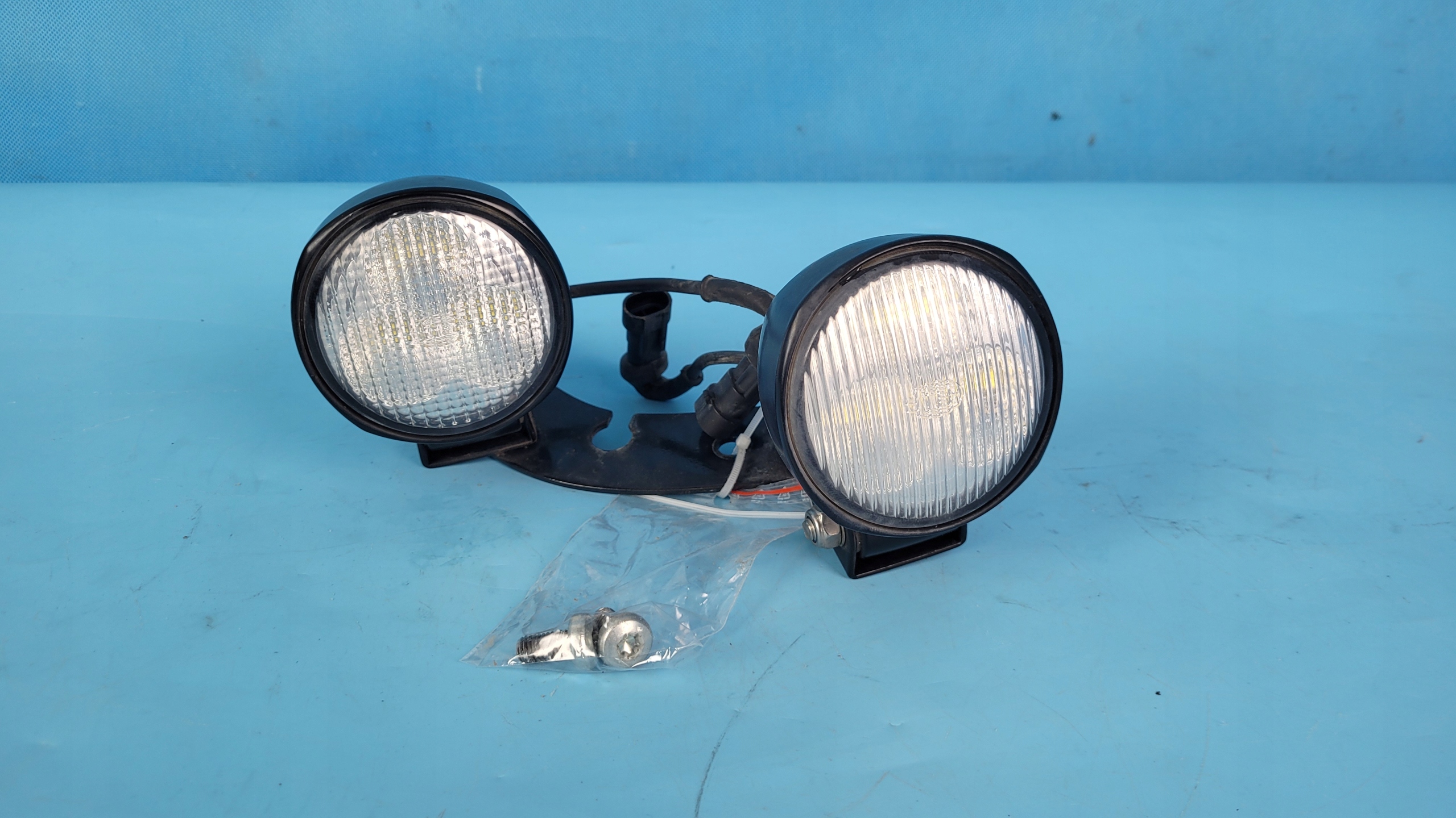 DEUTZ-FAHR 6130 TTV 19r HALOGENY REFLEKTORY ROBOCZE KABINY TYŁ 2.8039.347.0