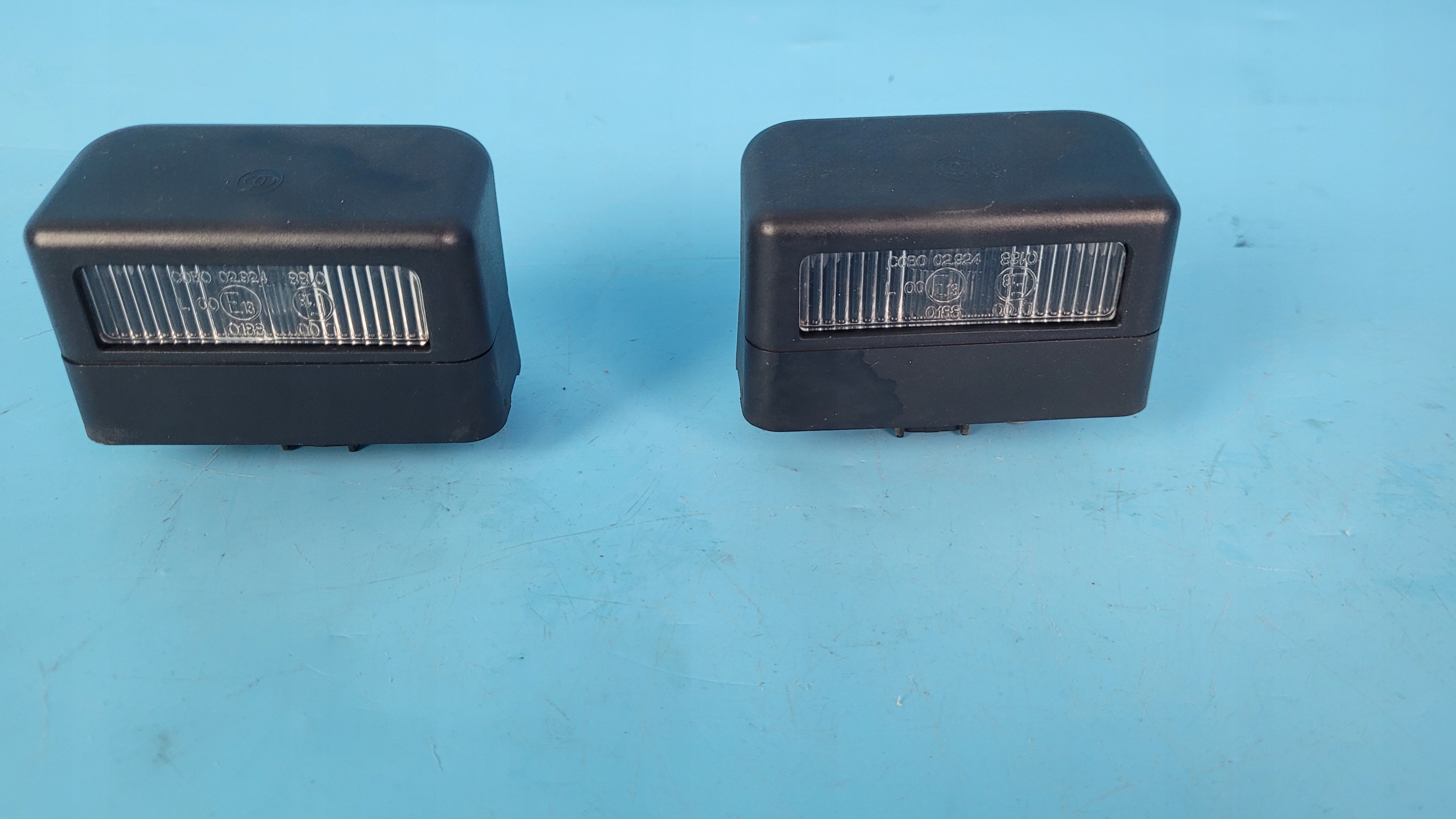 DEUTZ-FAHR 6130 TTV 19r LAMPKA OŚWIETLENIE TABLICY REJESTRACYJ 2.8059.526.0