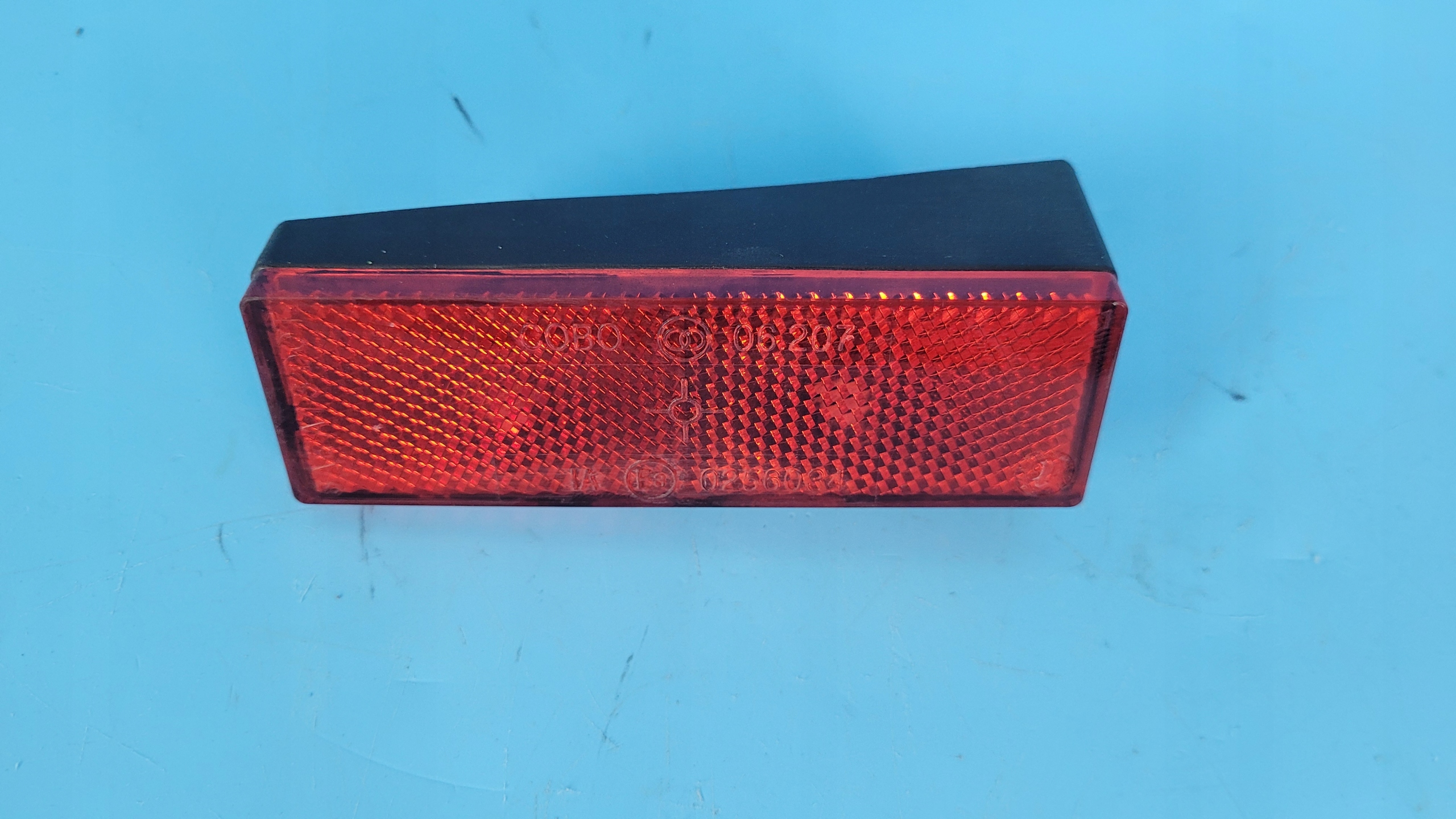 DEUTZ-FAHR 6130 TTV 19r ODBLASK BŁOTNIKA PRAWY TYŁ 06-0225