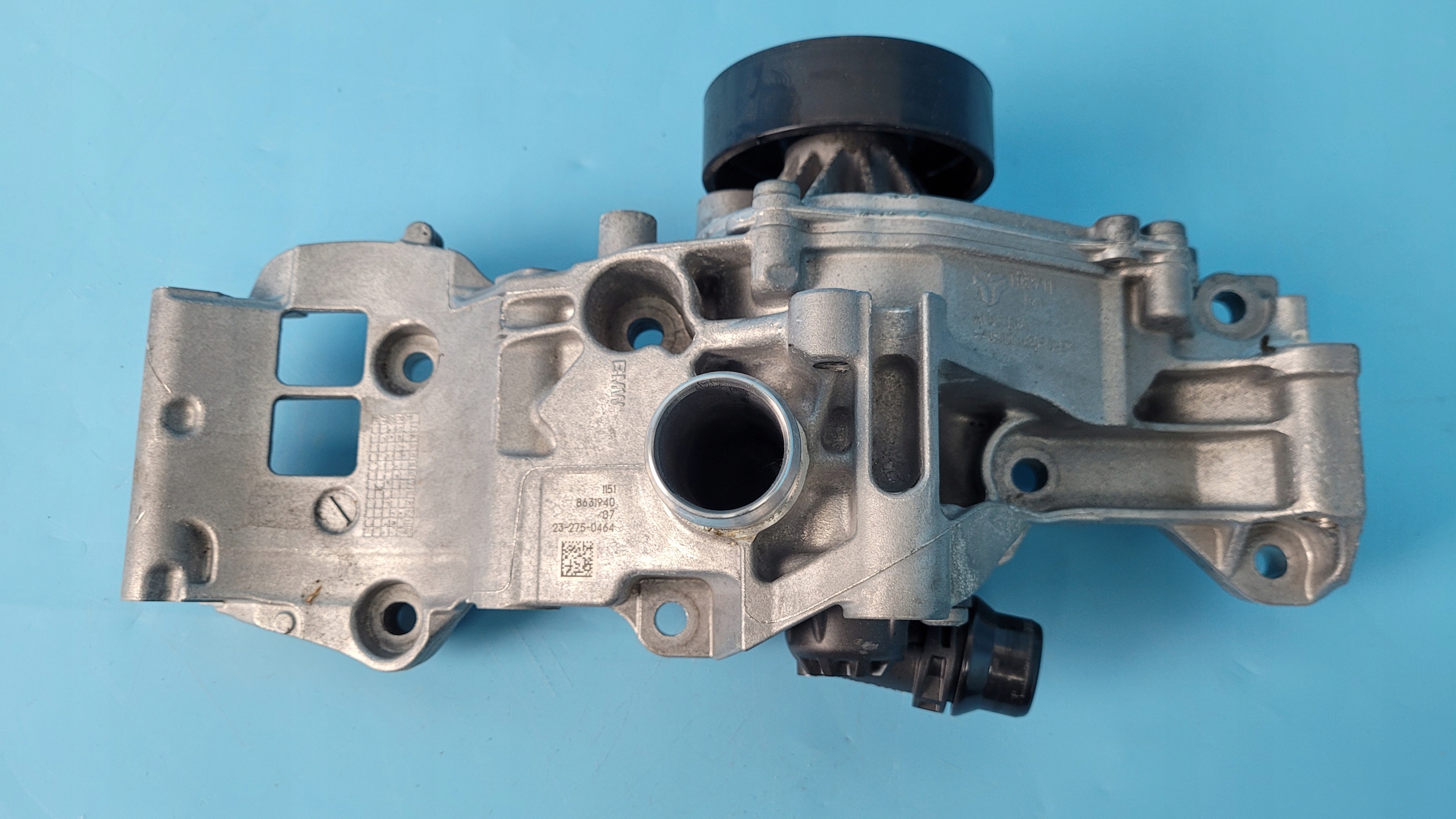 BMW 2' U06 218i ACTIVE TOURER 24r 1.5B POMPA WODY ŁAPA MOCOWANIE 8631940
