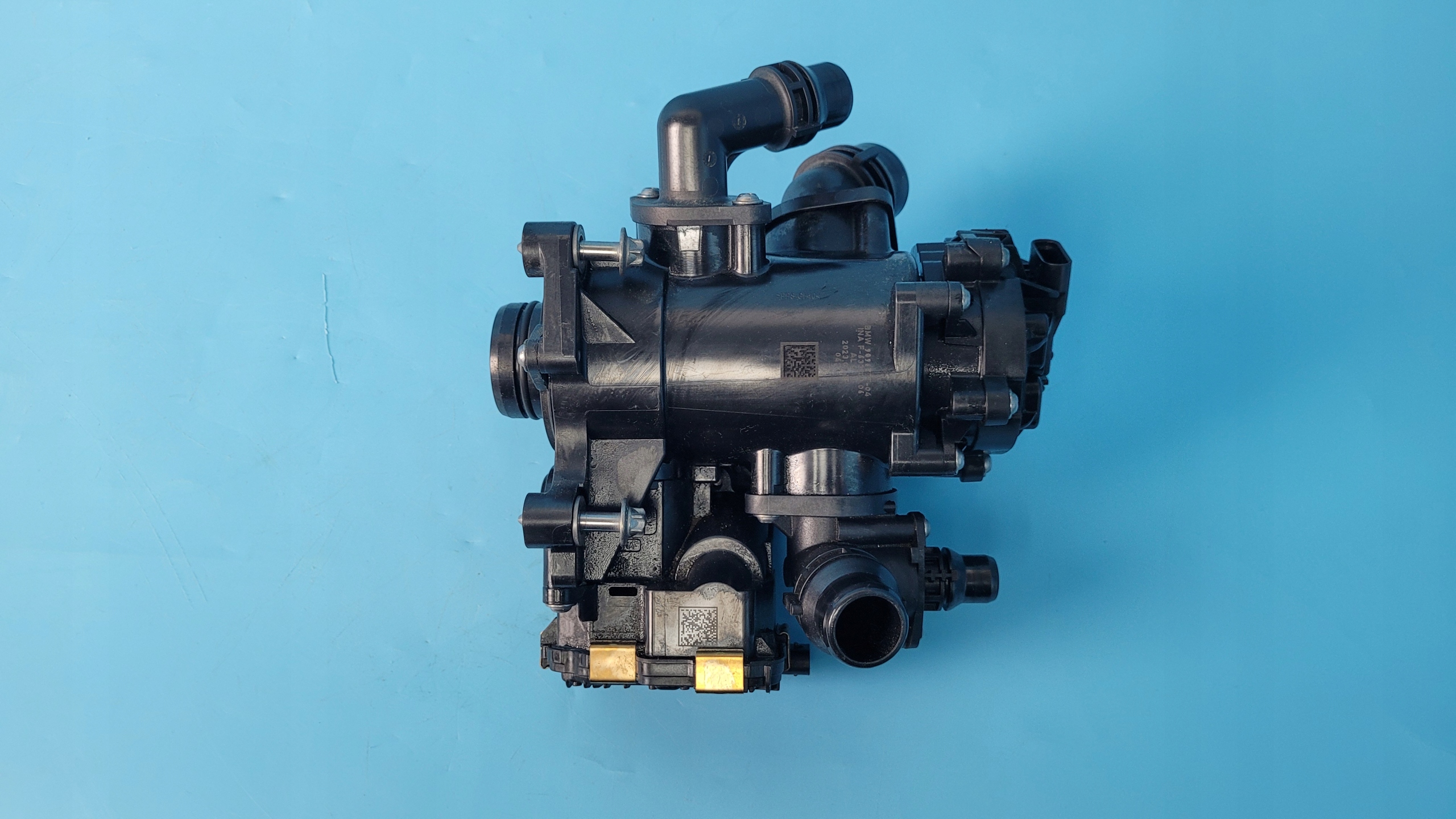 BMW 2' U06 218i ACTIVE TOURER 24r 1.5B OBUDOWA TERMOSTATU 9096577