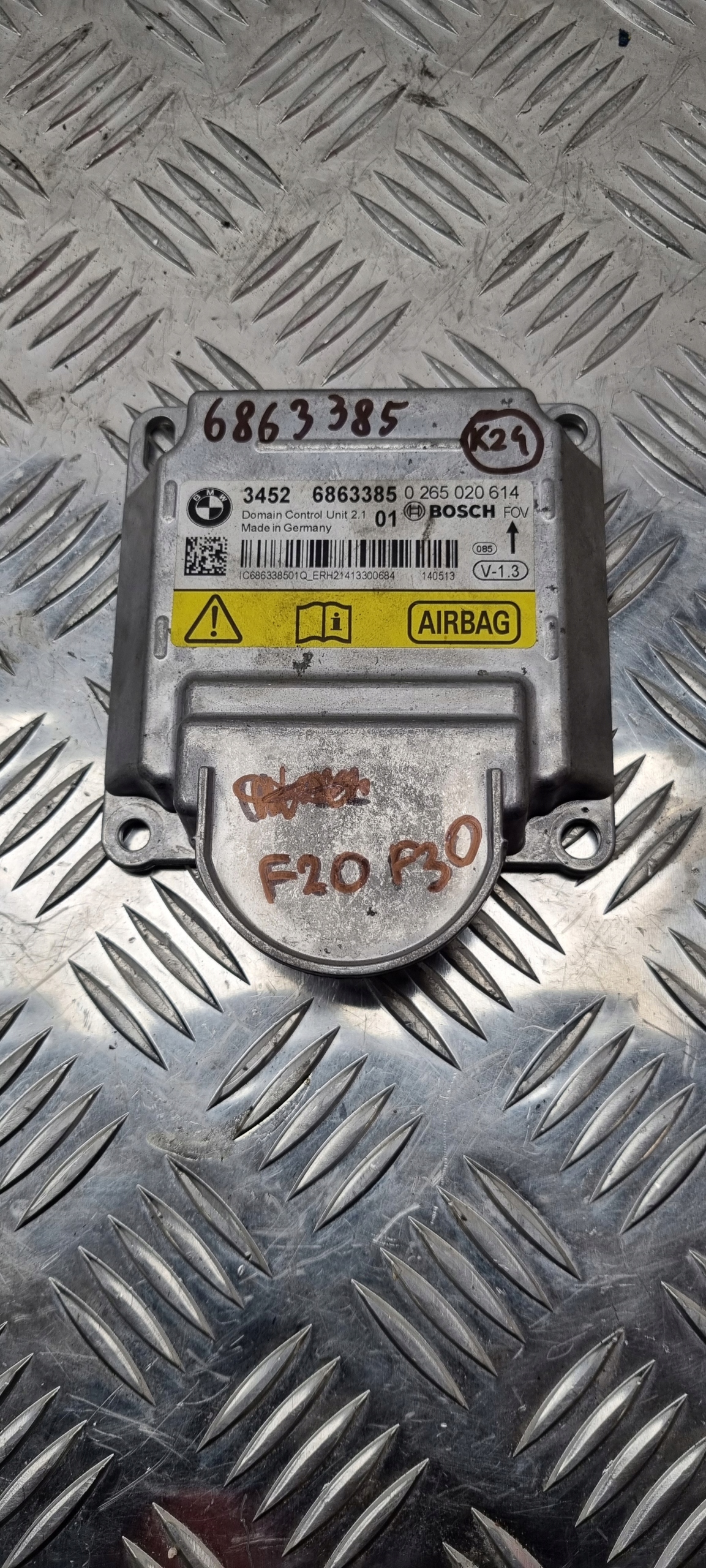 BMW F20 F30 SENSOR PODUSZEK 6863385