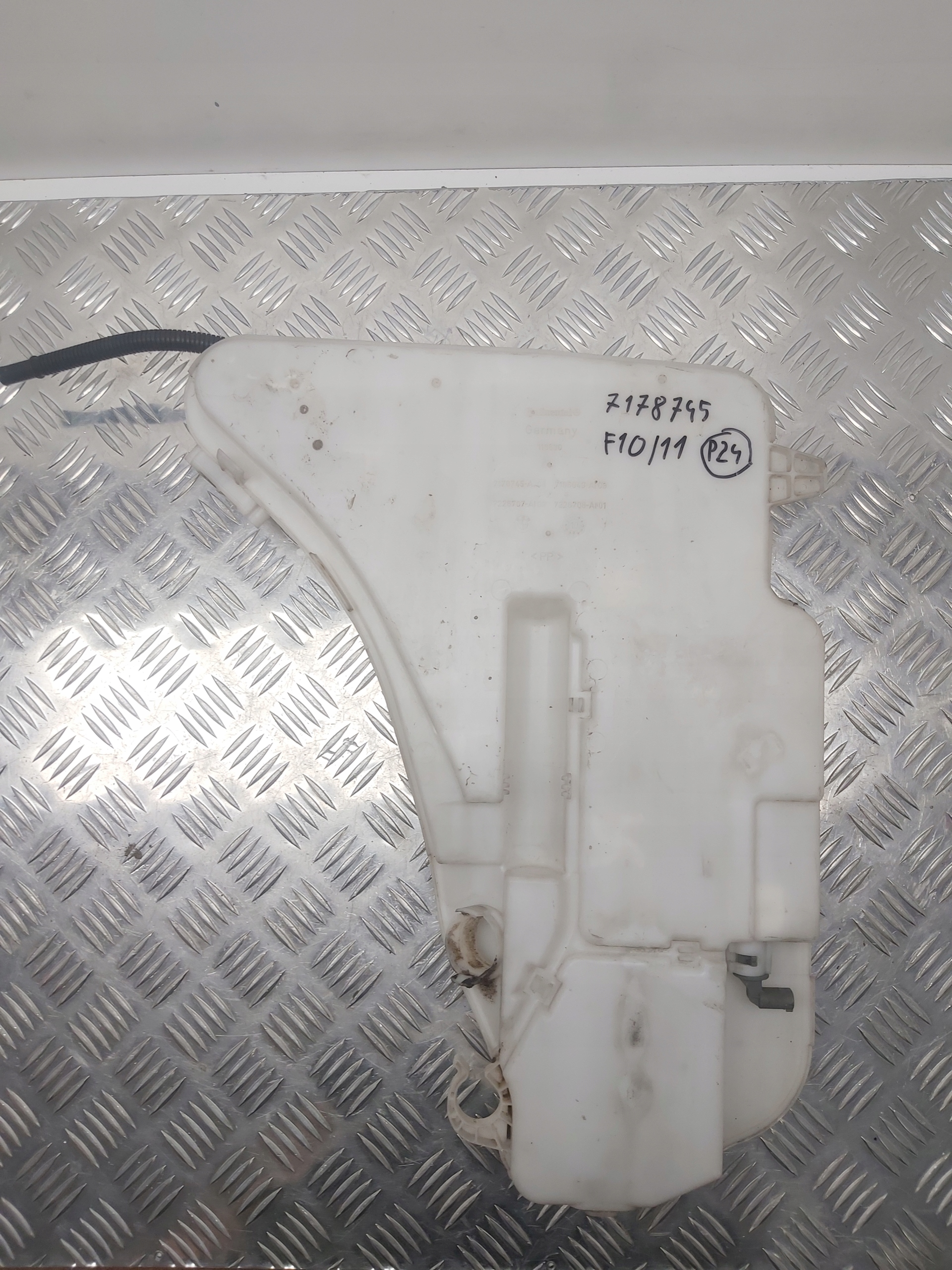 BMW F10 ZBIORNIK PŁYNU SPRYSKIWACZY 7178745