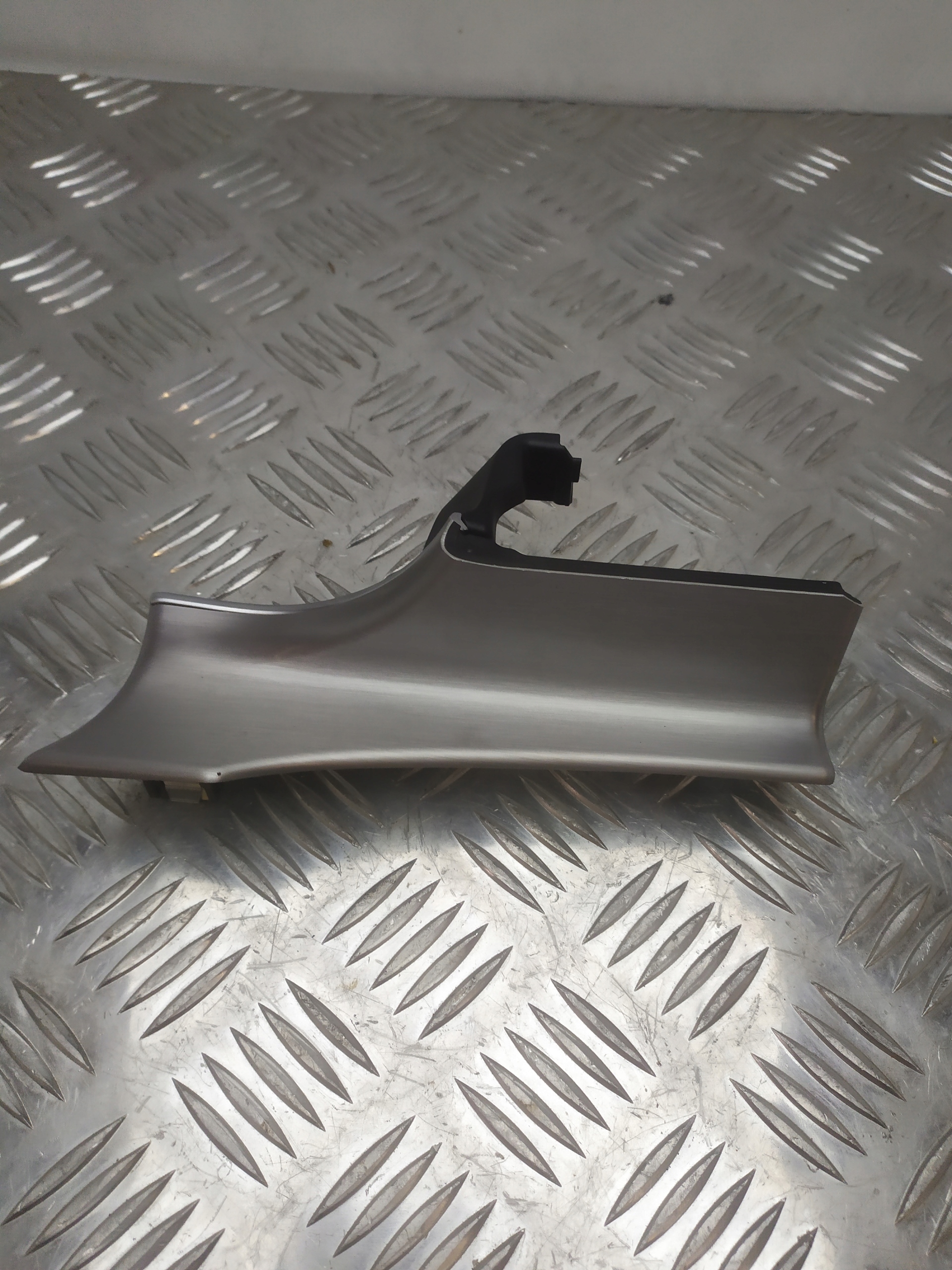 MERCEDES W205 DEKOR KONSOLI LISTWA OZDOBNA DESKI A2056800471