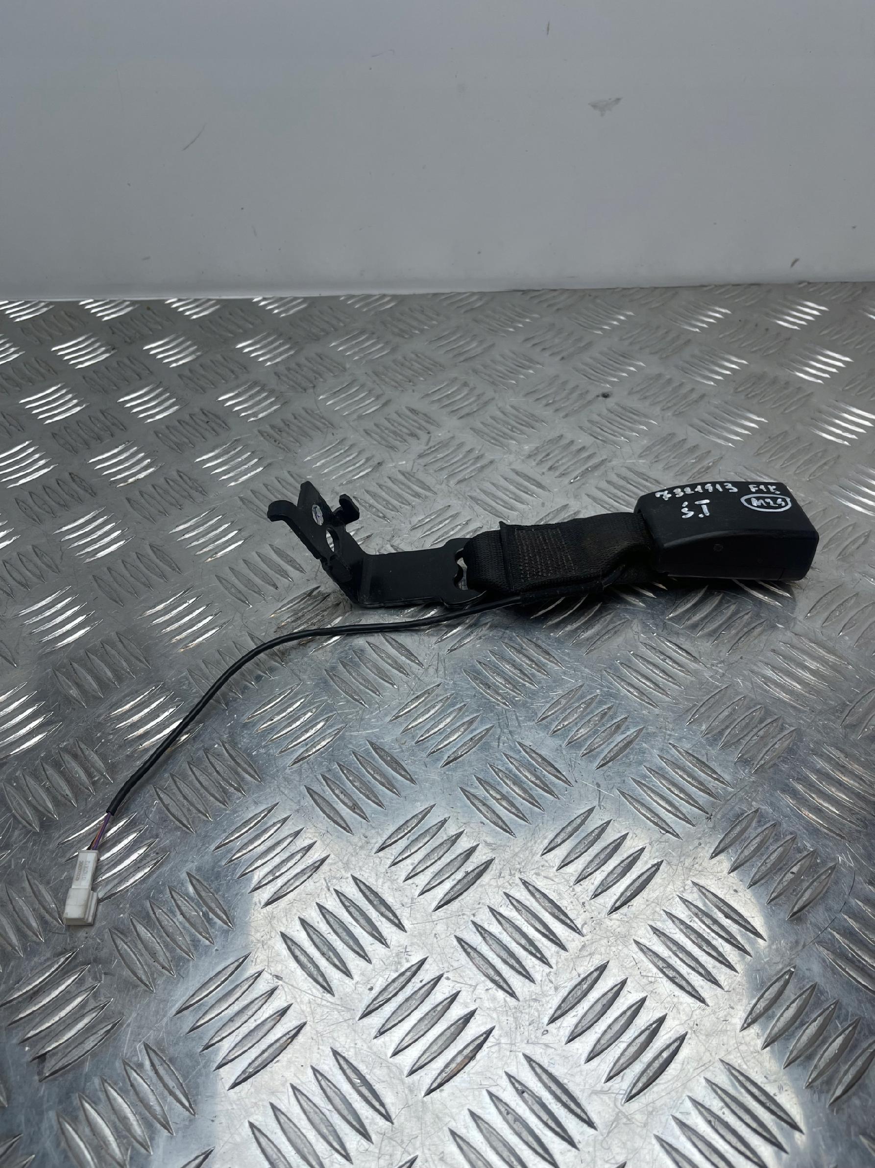BMW X5 F15 ZAPIĘCIE PASA TYLNE ŚRODEK 7321413