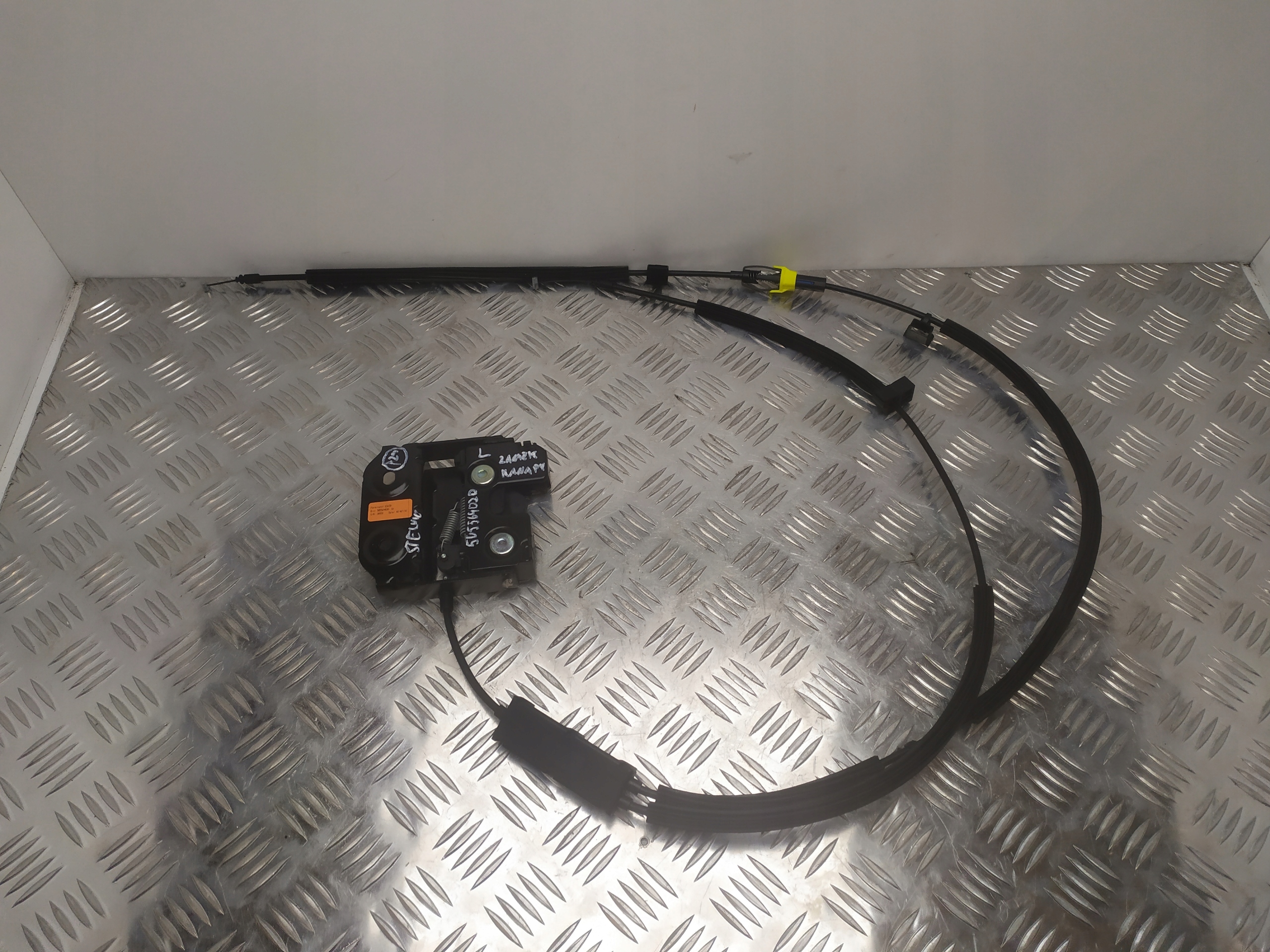 ALFA ROMEO STELVIO ZAMEK KANAPY LEWY 505564020