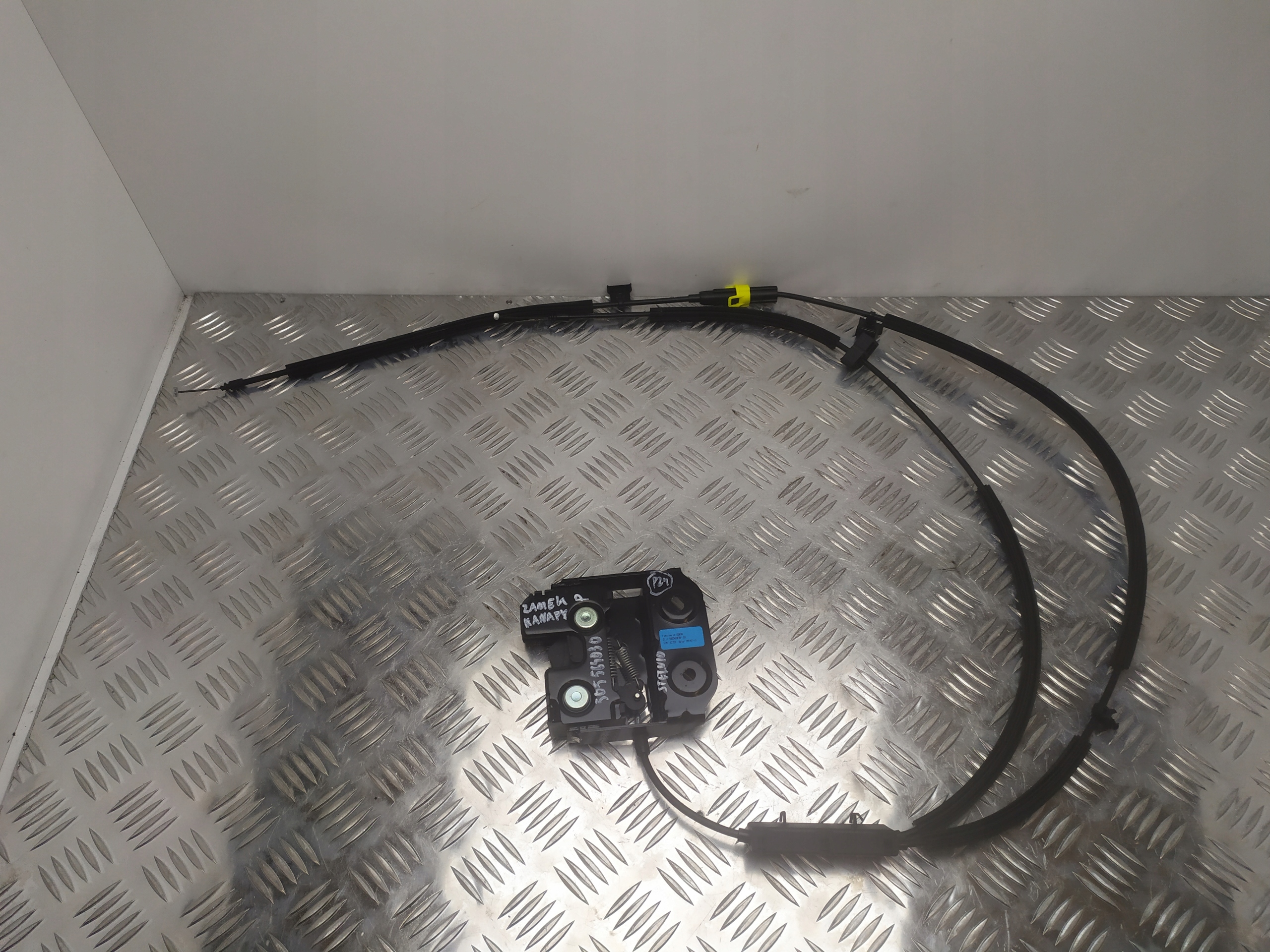 ALFA ROMEO STELVIO ZAMEK KANAPY PRAWY 505564030