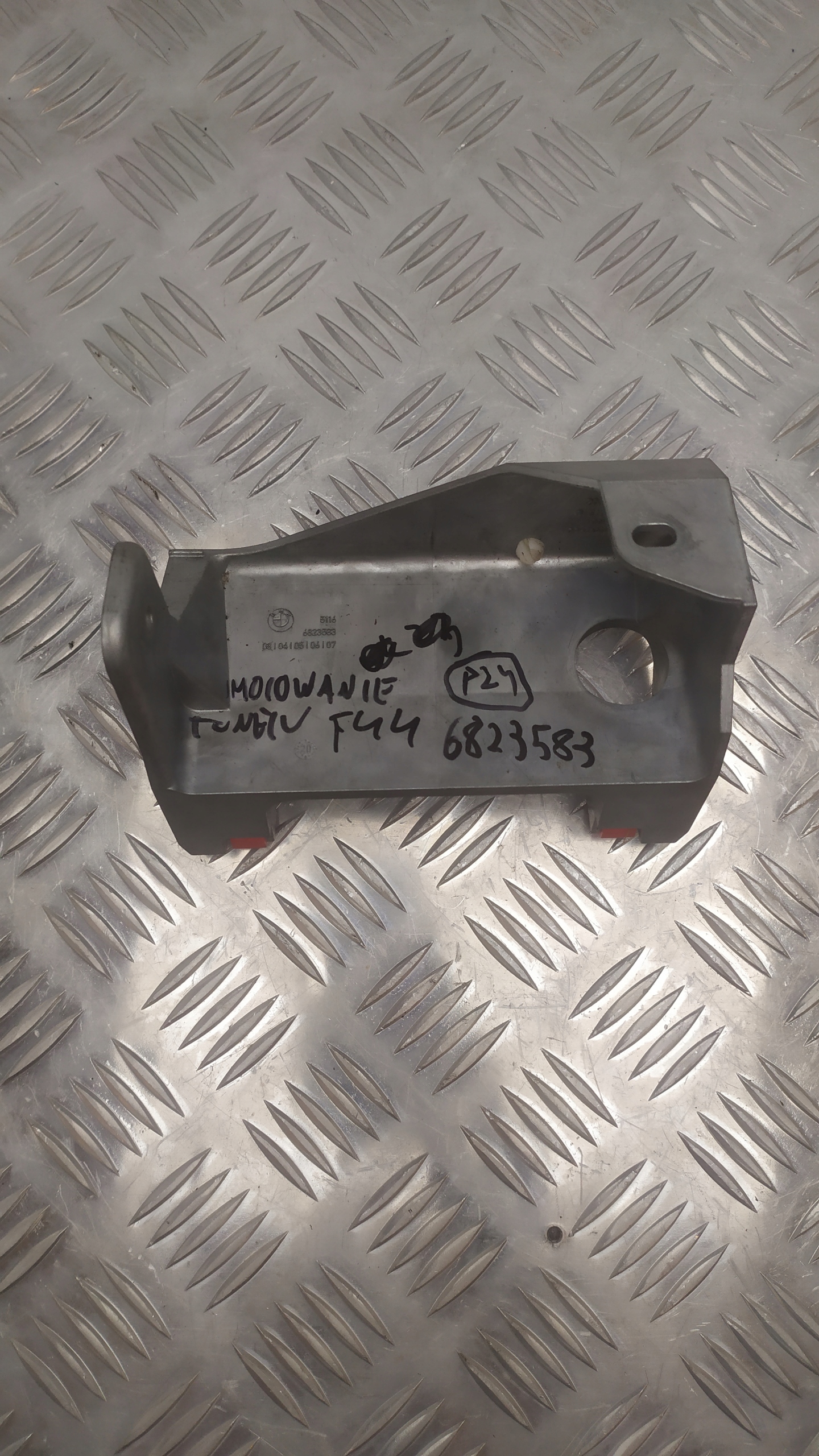 BMW F44 MOCOWANIE UCHWYT TUNELU ŚRODKOWEGO 6823583