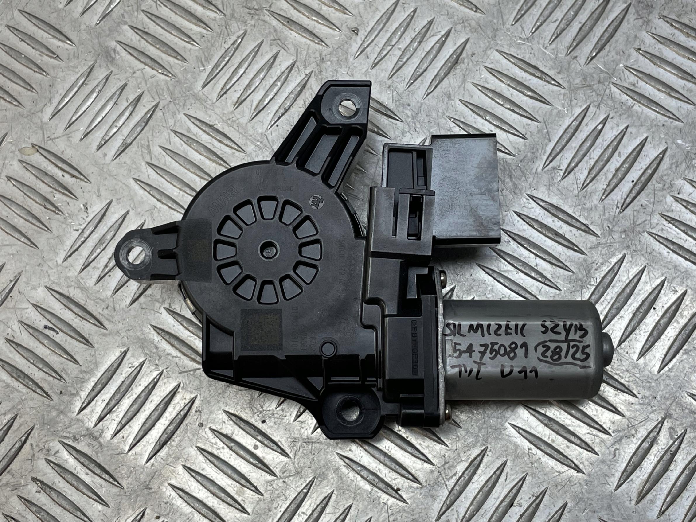 BMW U10 U11 U12 SILNICZEK NAPĘD PODNOŚNIKA SZYB TYLNY TYŁ 5A75081
