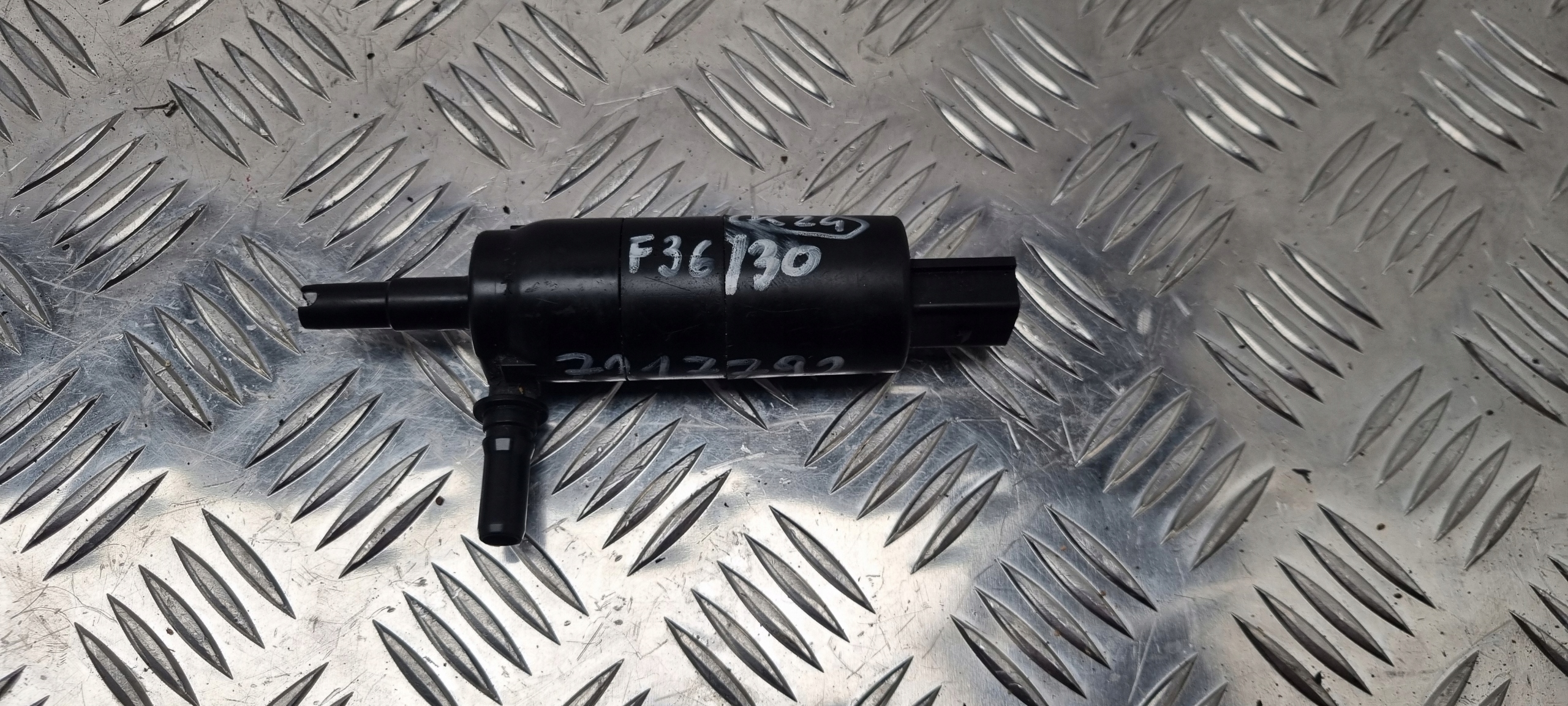 BMW F30 F36 POMPKA SPRYSKIWACZY LAMP 7217792