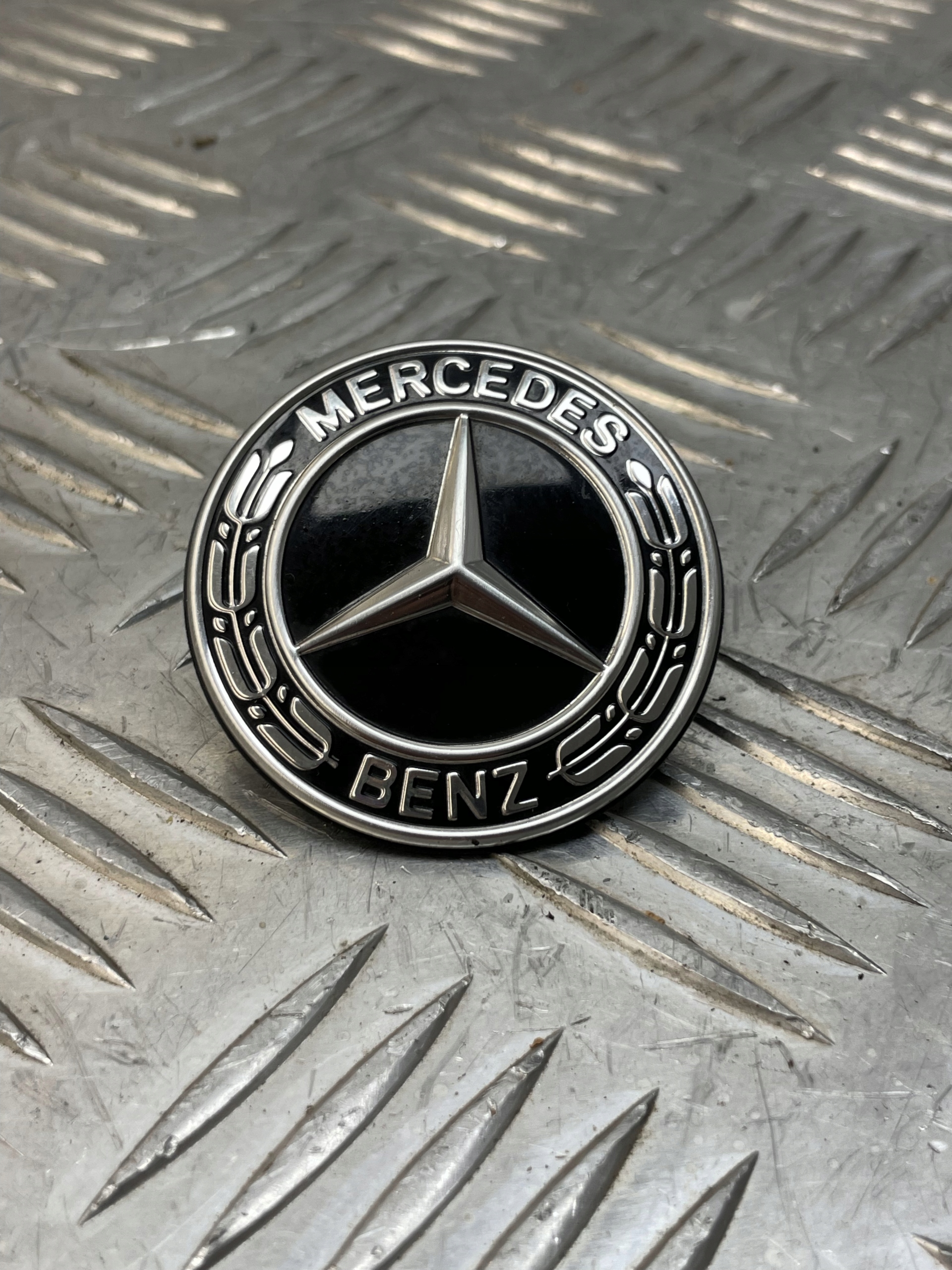 MERCEDES W206 ZNACZEK EMBLEMAT DEKIELEK LOGO A0008172205